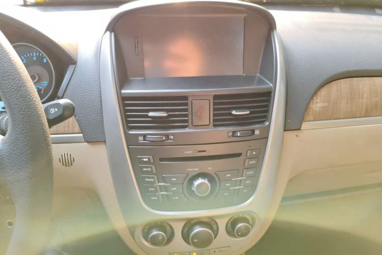 Used Buick Excelle 2013 1.5L Automatic Classic Model Audio And AC Panel