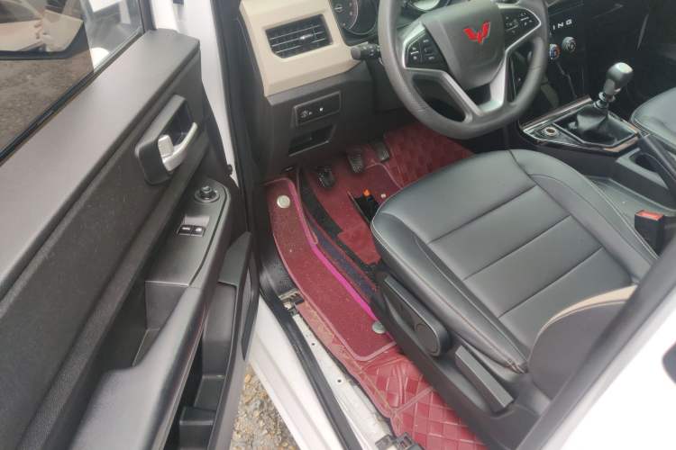 Used Wuling Zhengcheng 2021 1.5T Manual Comfort Version Driver Seat