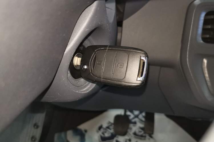 Used Wuling Yangguang 2024 300km Range Practical Window-Sealed Version 60kW Vehicle Key