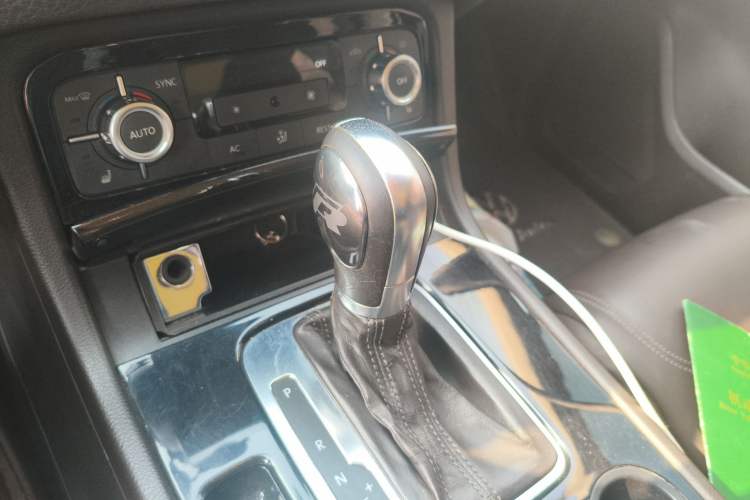 Used Volkswagen Touareg 2011 3.0 TSI Standard Version Gear Lever