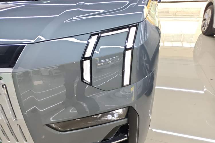 Used Zeekr 009 2024 Six-Seat Executive Version 4WD 108 kWh
