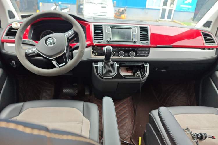 Used Volkswagen Multivan 2018 2.0 TSI Four-Wheel Drive Comfort Edition 7-Seater Center Console