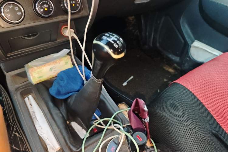 Used Dongfeng Ruichi 2015 2.5T Elite Edition Diesel Two-Wheel Drive Luxury ZD25TCI
