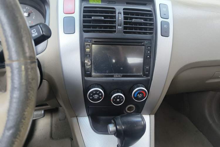 Used Hyundai Tucson 2009 2.0L Automatic Two-Wheel Drive with Sunroof