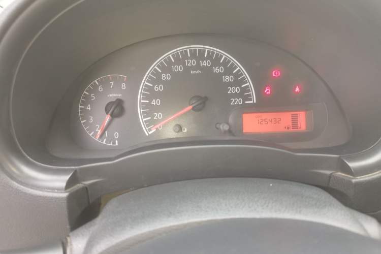 Used Nissan Sunny 2014 1.5XE Manual Elite Edition Odometer Close Up