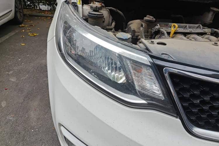 Used Kia K2 2015 Sedan 1.4L MT GLS Right Front Headlight