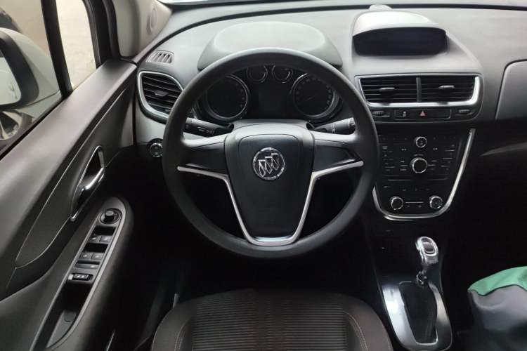 Used Buick Encore 2015 1.4T Automatic Two-Wheel Drive Urban Elite Version Steering Wheel