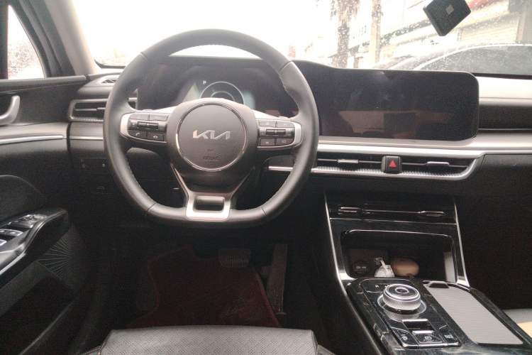 Used Kia K5 2025 1.5T Luxury Edition Steering Wheel