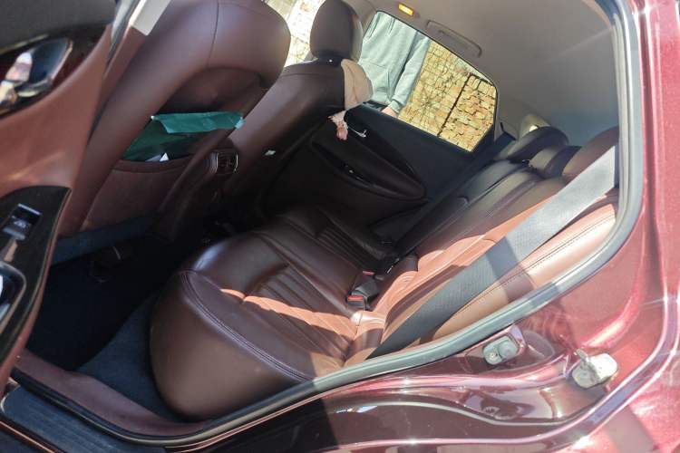 Used Infiniti QX50 2013 2.5L Two-Wheel-Drive Elegant Edition