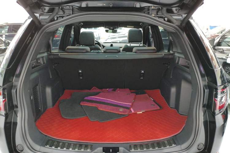 Used Land Rover Discovery Sport 2022 249 PS Metropolitan Edition 5 Seats Trunk