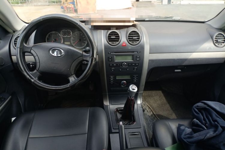 Used Haval H5 Classic 2011 Zhizun Edition 2.0L Two-Wheel Drive Luxury Model Center Console