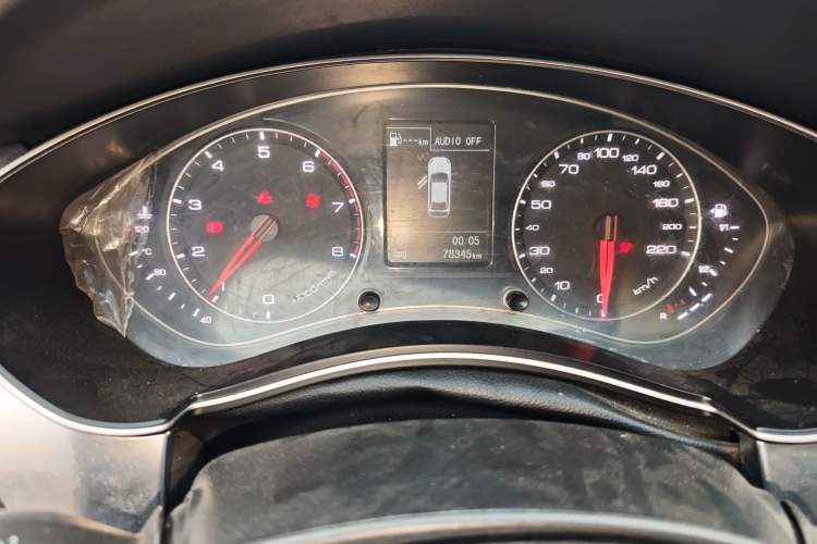 Used Zotye Z700 2016 1.8T Manual Luxury Model Odometer Close Up