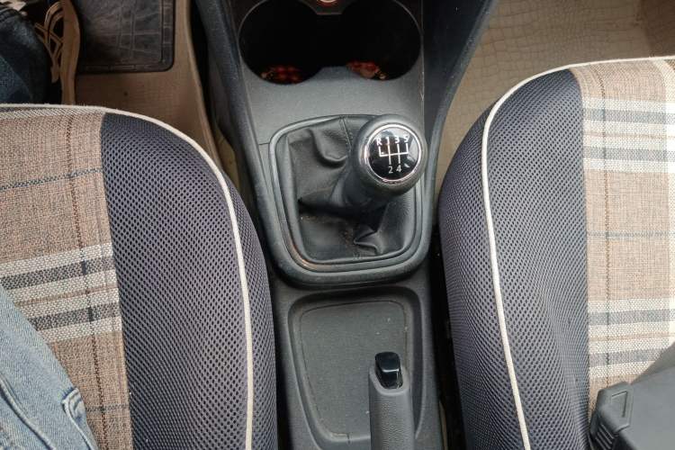 Used Volkswagen Polo 2013 1.4L Manual Fashion Edition Gear Lever