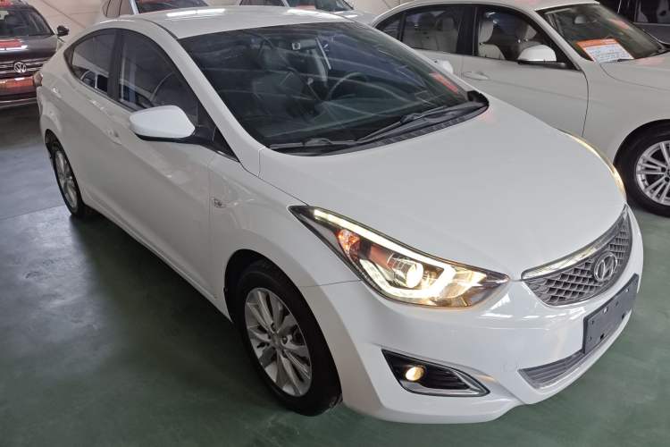 Used Hyundai Elantra (5th Generation / Langdong) 2016 1.6L Automatic Smart Version Front Right 45 Deg