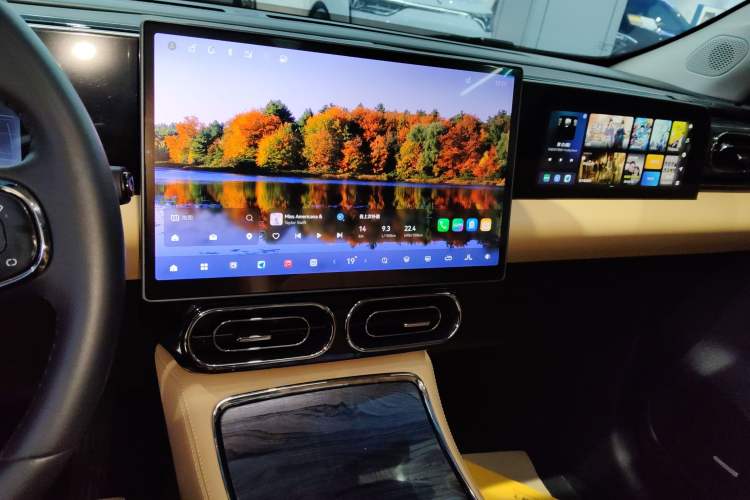 Used Leapmotor C11 2024 Range-Extended 300 Luxury Edition Audio And AC Panel