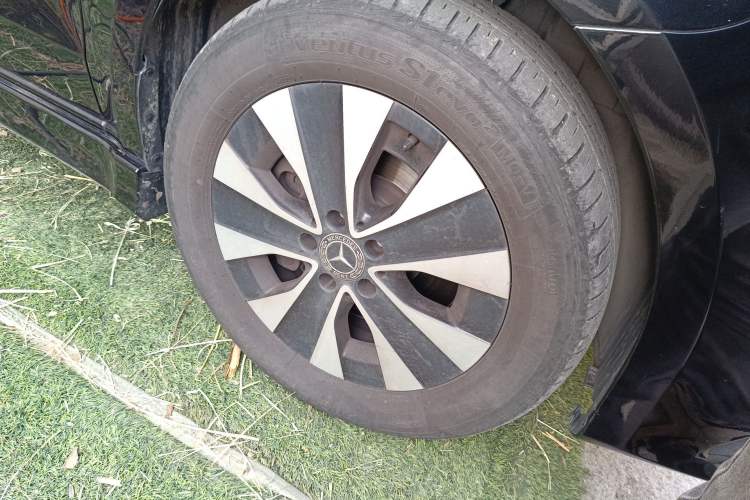 Used Mercedes-Benz Vito 2021 2.0T Business Version 7 Seats Right Front Wheel Hub