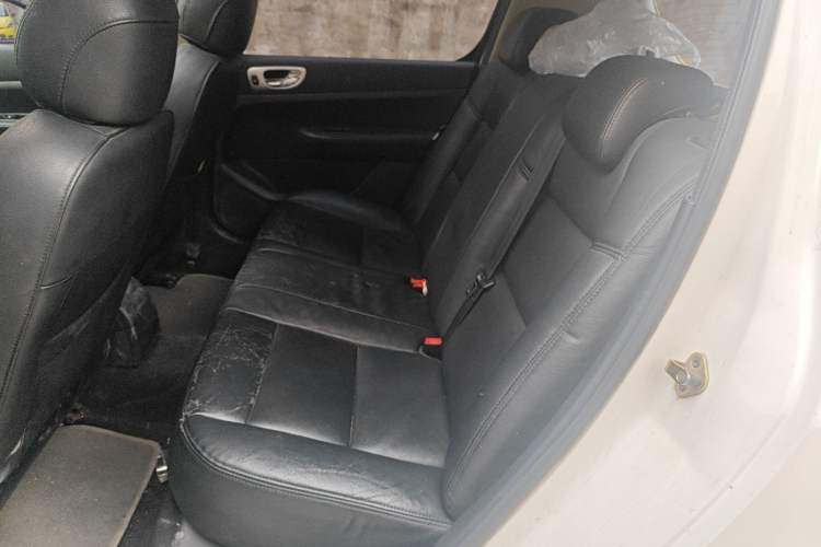 Used Peugeot 307 2013 Hatchback 1.6L Automatic Comfort Edition
