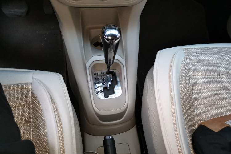 Used Citroen Elysee 2015 ZhiShang Edition 1.6L Automatic Comfort Version Gear Lever