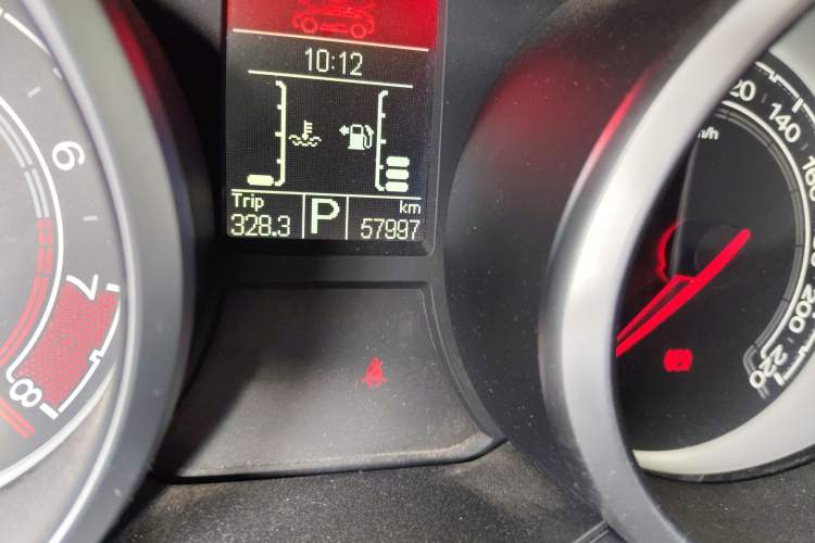 Used MG GS 2015 1.5TGI TST Elite Edition Odometer Close Up