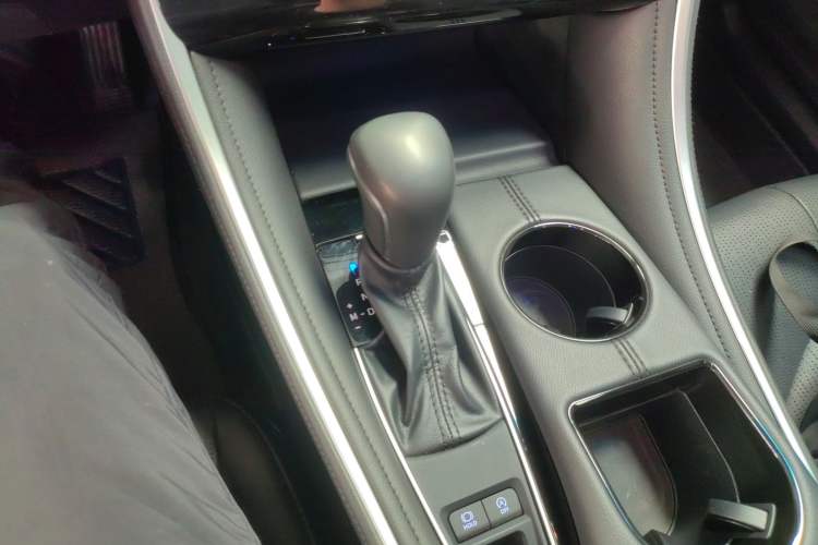 Used Toyota Avalon 2023 2.0L Luxury Edition Gear Lever