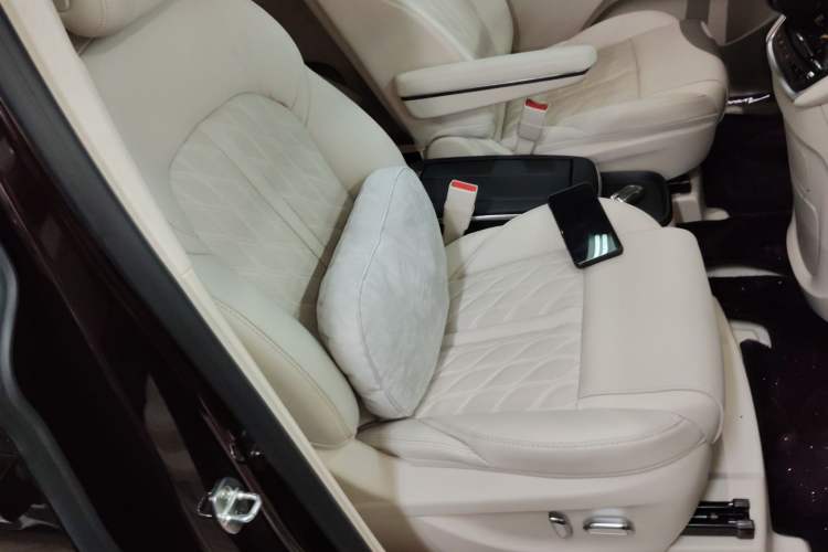 Used Buick GL8 2022 Facelift Avenir Aivia Six-Seat Deluxe Edition Right Front Seat