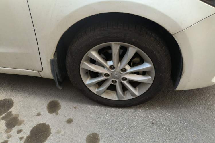 Used Kia K3 2016 1.6L Automatic GLS Right Front Wheel Hub