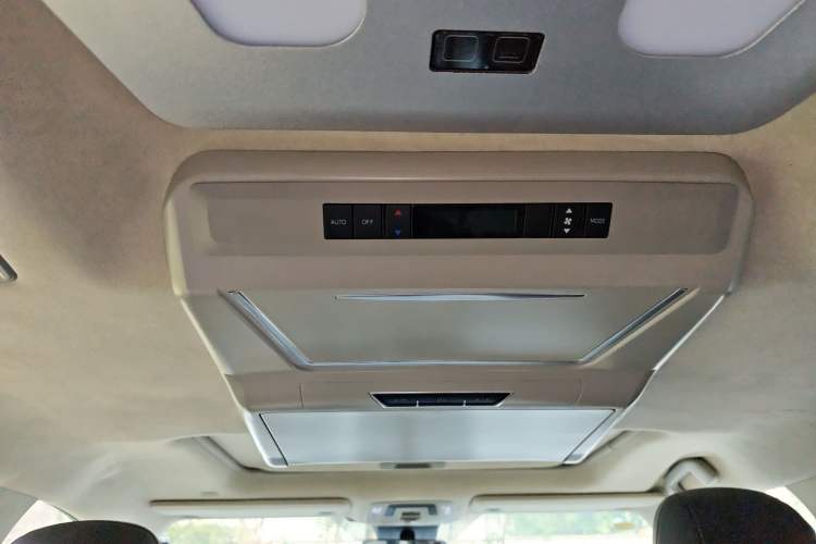 Used Toyota SIENNA 2024 2.5L Hybrid Comfort Edition Headliner