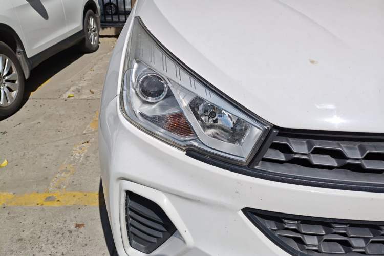 Used Wuling Hongguang S3 2019 1.5L Manual Standard Version China VI Standard Right Front Headlight