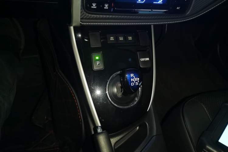 Used Toyota Levin 2017 Revised Dual-Engine 1.8H GS E-CVT Elite Sunroof Version China V Standard