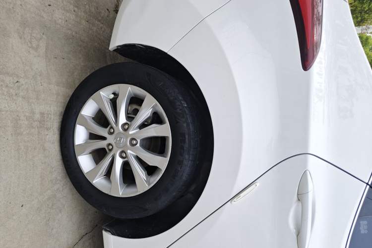 Used Hyundai Elantra (5th Generation / Langdong) 2016 1.6L Automatic Smart Version
