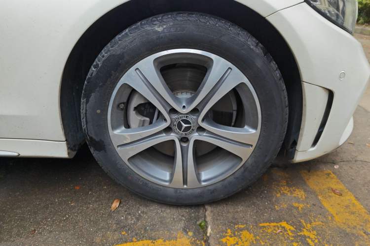 Used Mercedes-Benz C-Class 2020 C 260 L Sport Edition Right Front Wheel Hub