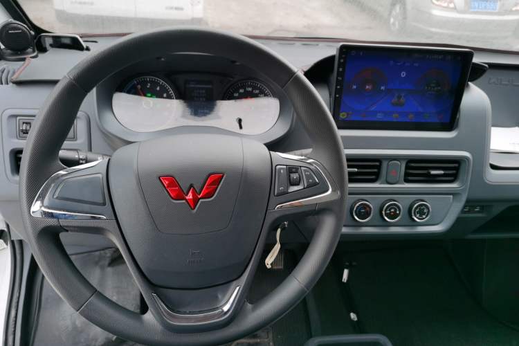 Used Wuling Yangguang 2024 300km Comfort Version with Sealed Windows 60kW
