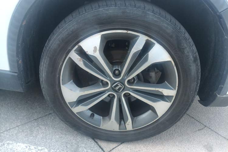 Used Luxgen U6 SUV 2014 2.0T ZhiZun Model Right Front Wheel Hub