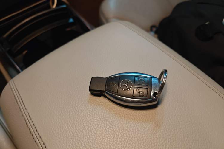 Used Mercedes-Benz R-Class 2011 R 350 L 4MATIC
