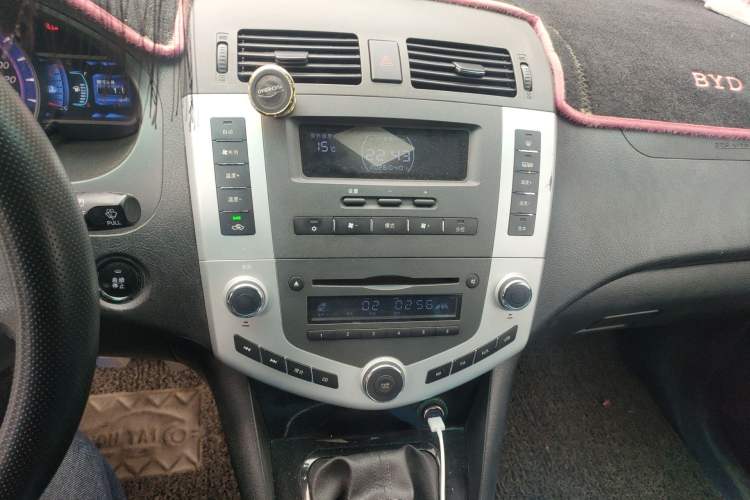 Used BYD S6 2014 2.0L Manual Luxury 5-Seater