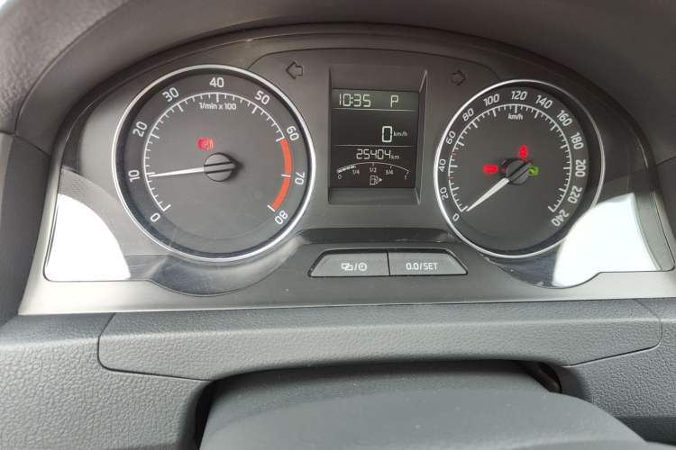 Used Skoda Rapid Spaceback 2014 1.6L Automatic Enjoyment Edition