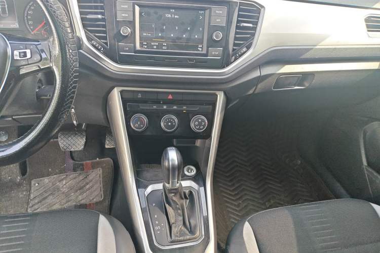 Used Volkswagen T-ROC 2018 230TSI DSG Two-Wheel Drive Advanced Version China V Standard