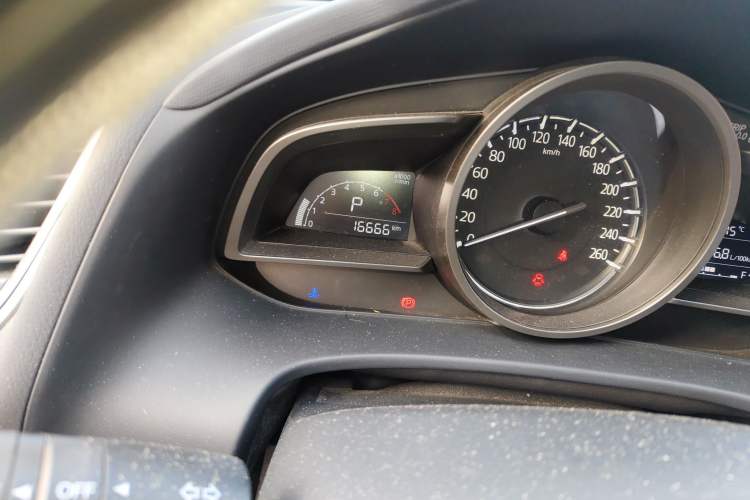 Used Mazda CX-4 2018 2.0L Automatic Two-Wheel Drive Blue Sky Dynamic Version China V Standard Odometer Close Up