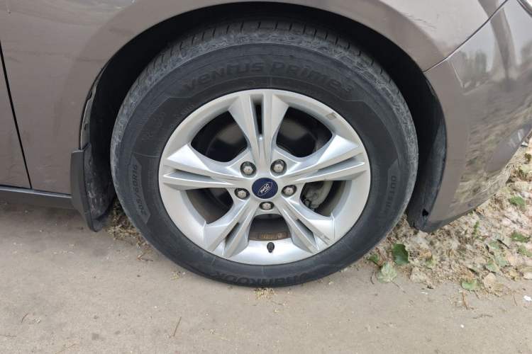 Used Ford Focus 2012 Sedan 1.6L Automatic Fashion Edition
