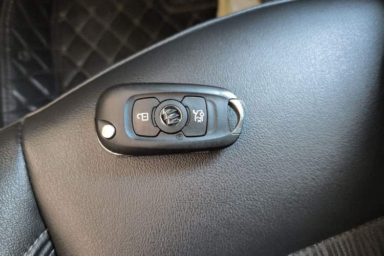 Used Buick Verano 2017 Sedan 20T Dual-Clutch Leading Model Vehicle Key