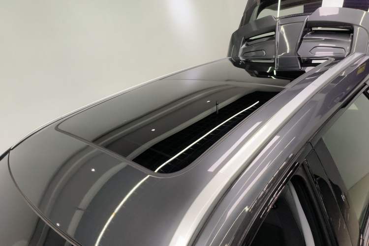 Used CHANGAN OSHAN Z6 2023 Blue Whale 1.5T DCT Smart Edition Roof