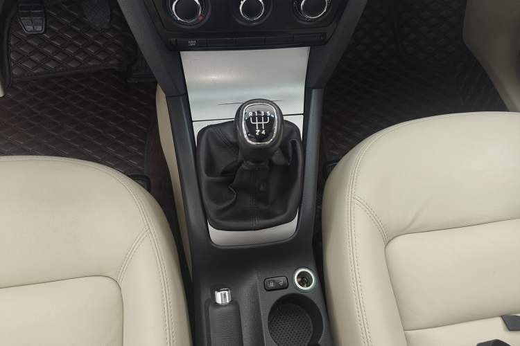 Used Skoda Octavia 2015 Classic Model 1.6L Manual Yijie Edition
