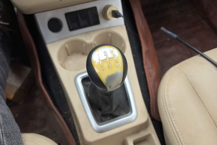 Used Dongfeng Fengon 330 2016 1.5L Manual Enjoyment Model DK15 Gear Lever