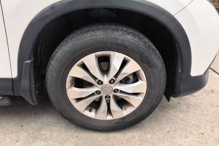 Used Honda CR-V 2012 2.4L four-wheel drive luxury version Right Front Wheel Hub