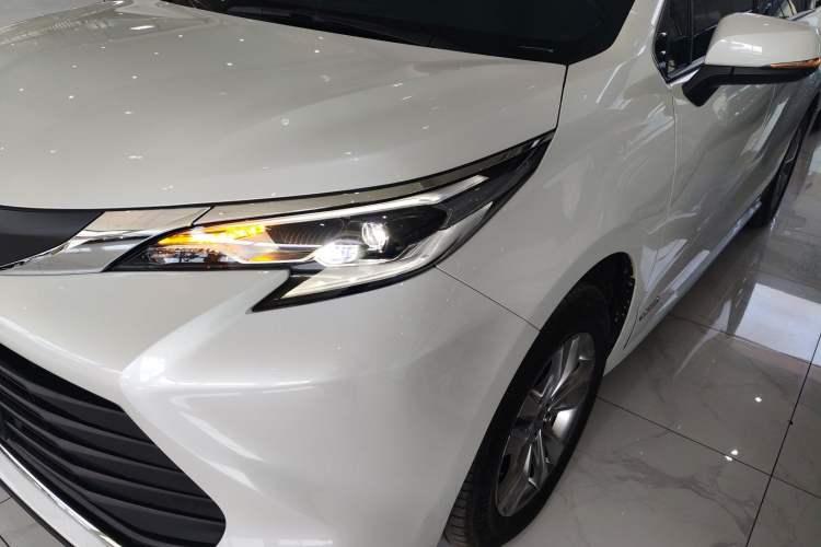 Used Toyota SIENNA 2023 2.5L Hybrid Comfort Edition Left Front Headlight