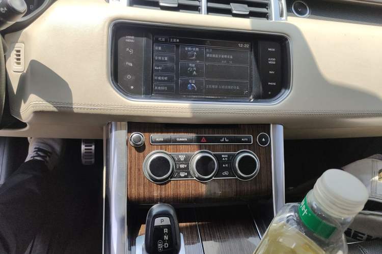 Used Land Rover Range Sport 2014 3.0 SC V6 HSE Audio And AC Panel