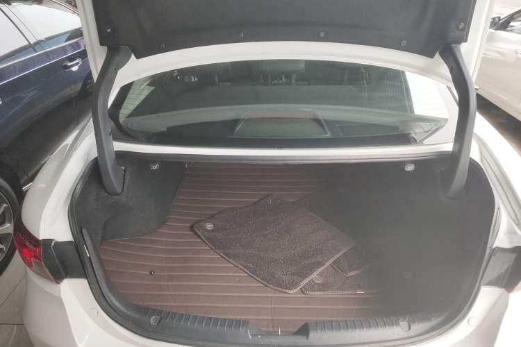 Used Mazda Atenza 2017 2.0L Blue Sky Luxury Edition
