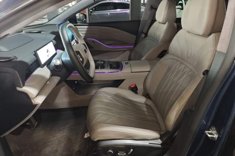Used Geely Galaxy 8 2025 130km EM-P Starship Edition
