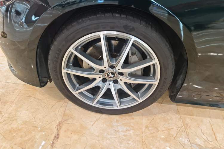 Used Mercedes-Benz E-Class 2023 Facelift E 260 4MATIC Convertible Coupe Left Front Wheel Hub