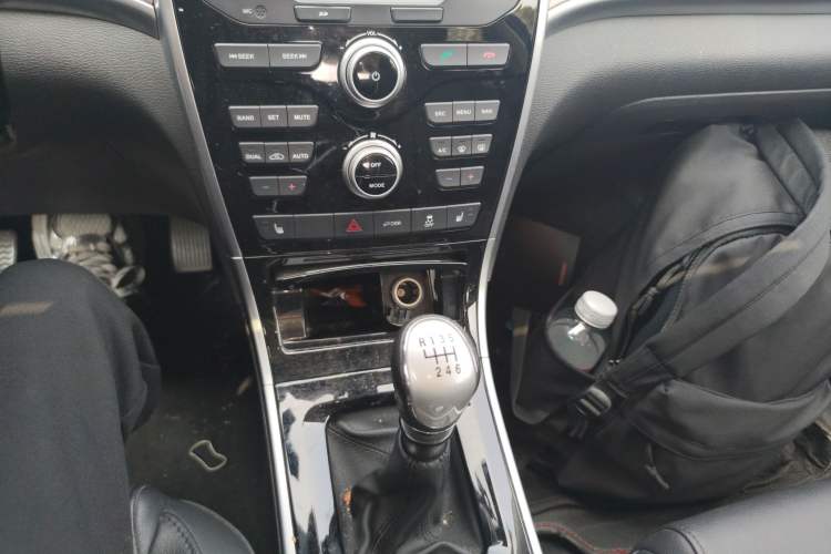 Used Haval H2 2017 Red-Label 1.5T Manual Two-Wheel Drive Luxury Model